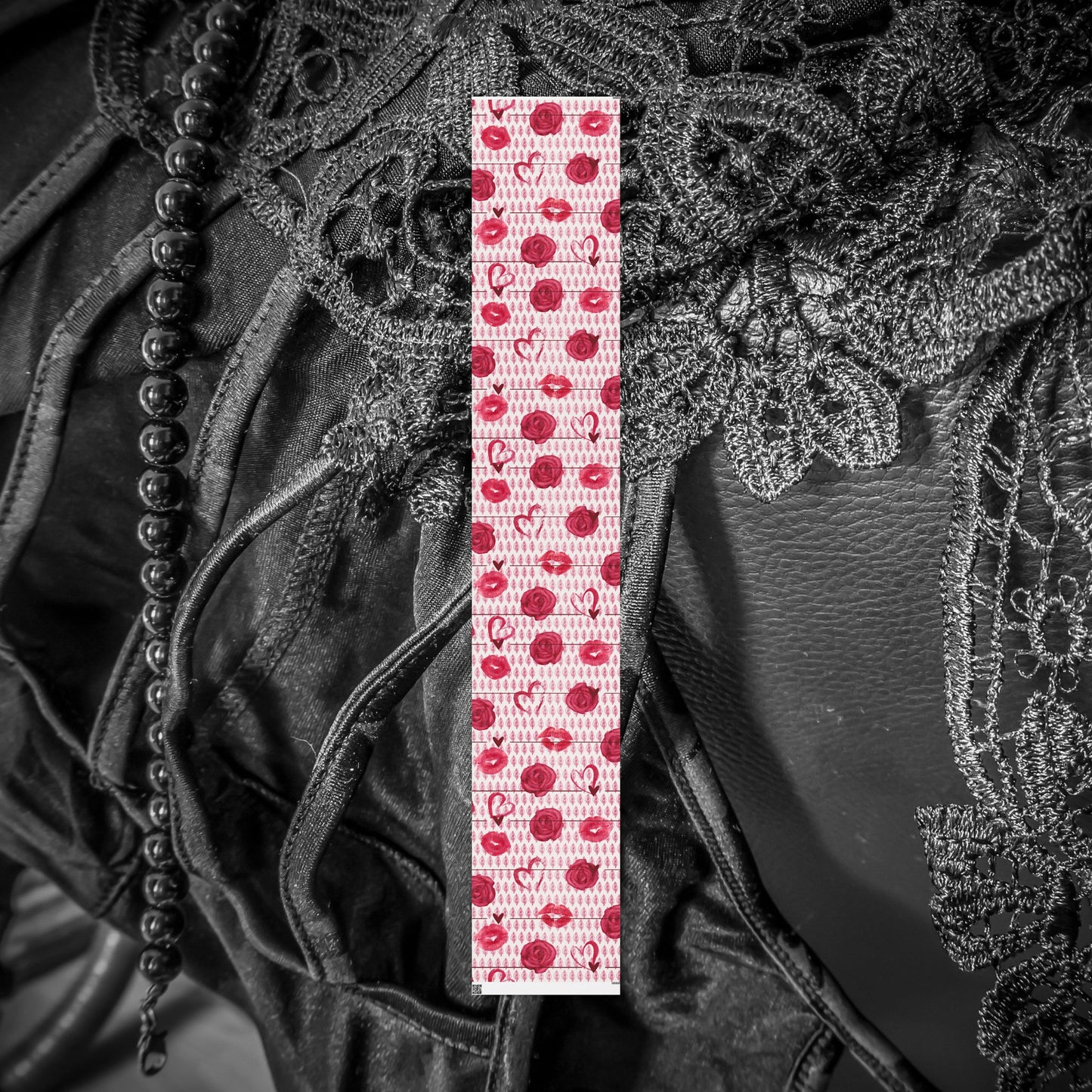 Chic Vagina Heart & Roses Gift Wrap, Naughty Paper, Psssy Love Present