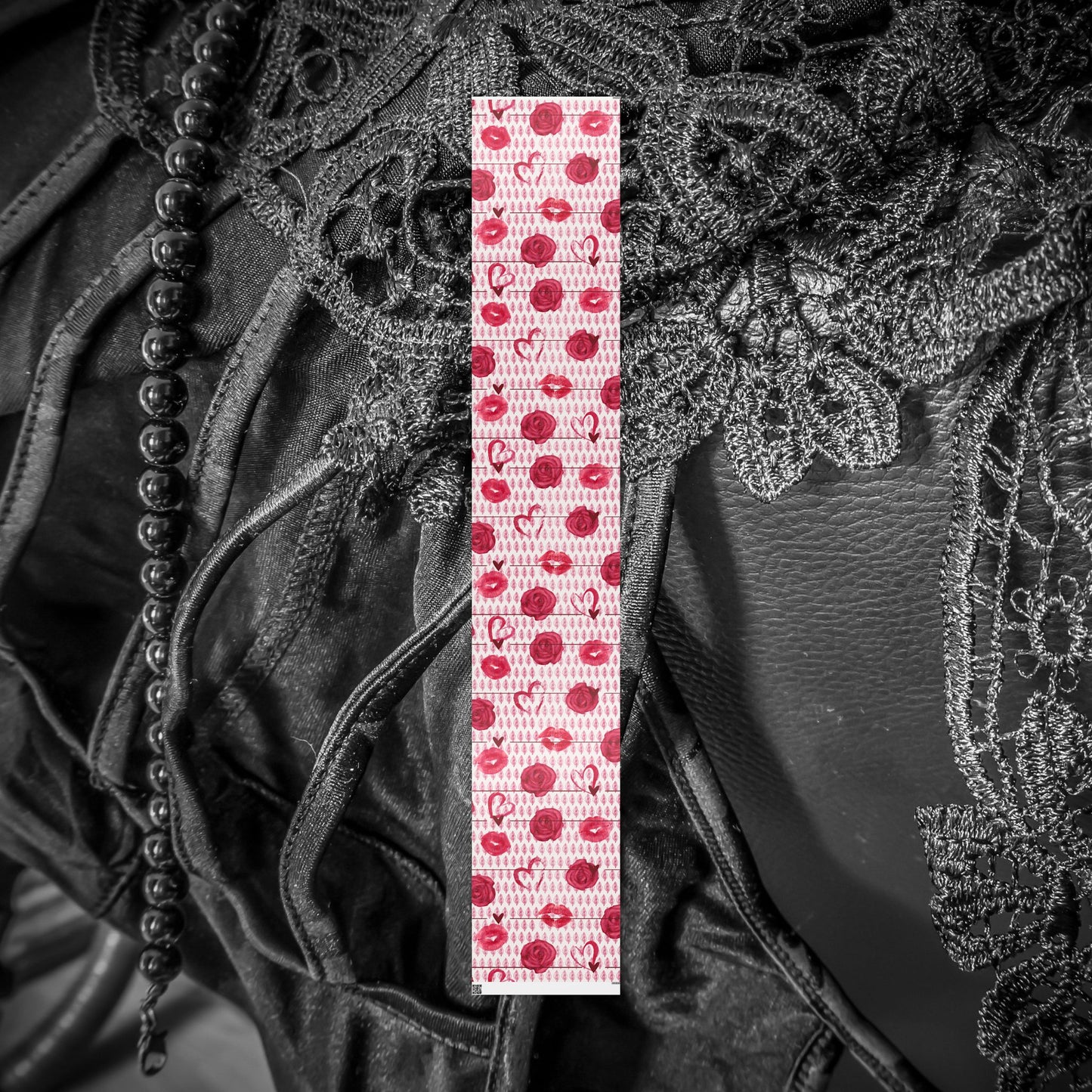 Chic Vagina Heart & Roses Gift Wrap, Naughty Paper, Psssy Love Present